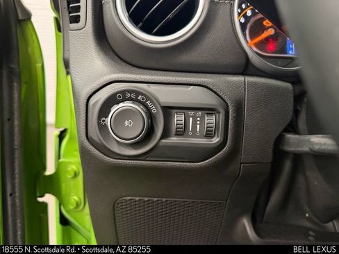 Used 2018 Jeep Wrangler Unlimited Sahara AWD/4WD image 18