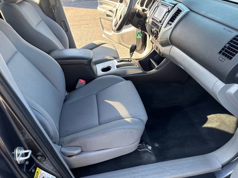 Used 2015 Toyota Tacoma 4x4 Access Cab V6 w/ TRD Sport Package image 34