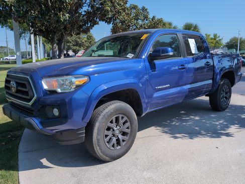 Used 2023 Toyota Tacoma SR5 w/ Technology Package image 5