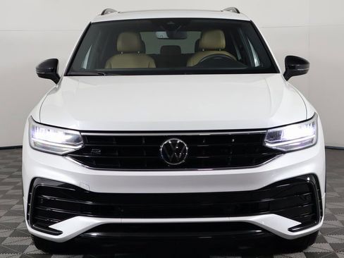 Used 2022 Volkswagen Tiguan SE R-Line image 2