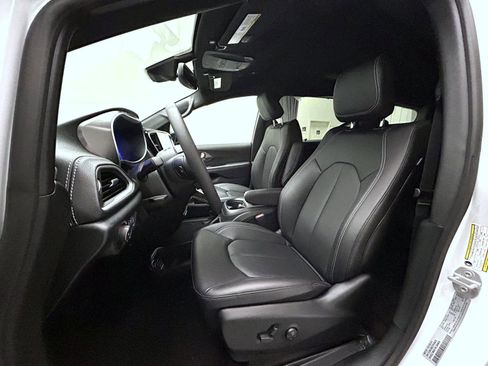 New 2026 Chrysler Pacifica Select AWD/4WD image 10