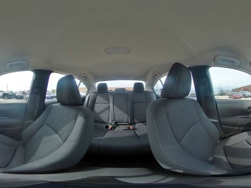 Used 2025 Toyota Corolla LE image 40