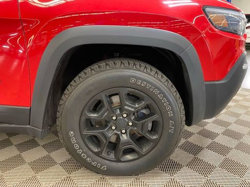 Used 2019 Jeep Cherokee Trailhawk AWD/4WD image 6
