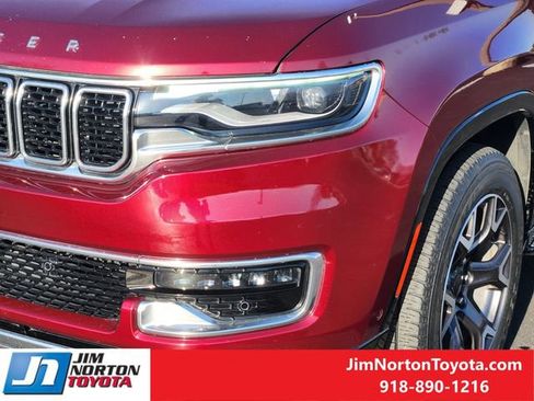 Used 2023 Jeep Wagoneer L Series III w/ Convenience Group I RWD image 11