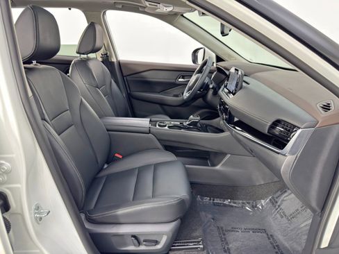 Used 2023 Nissan Rogue SL w/ SL Premium Package image 15