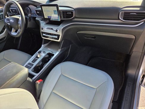 Certified 2021 Ford Explorer XLT w/ Equipment Group 202A image 17