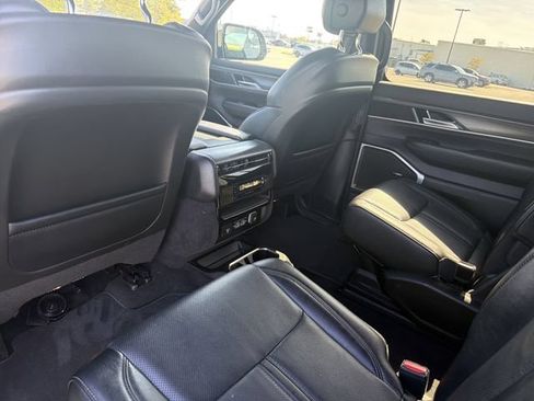 Used 2024 Jeep Wagoneer Series II AWD/4WD image 12
