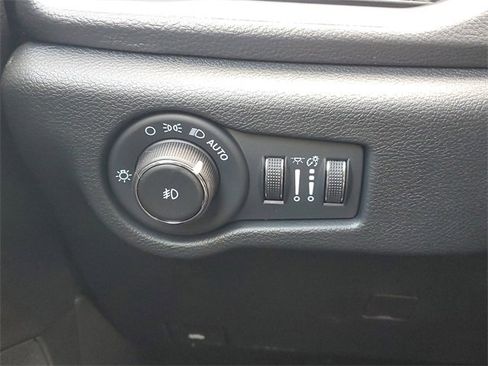 New 2025 Chrysler Pacifica Select image 19