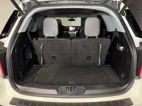 Used 2020 Ford Explorer XLT w/ Equipment Group 202A RWD image 13