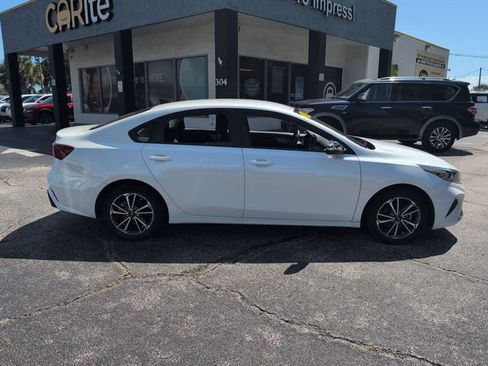 Used 2023 Kia Forte LXS w/ LXS Technology Package FWD image 4