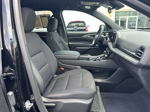 Used 2025 Chevrolet Traverse LT FWD image 22