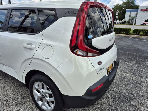 Used 2022 Kia Soul LX w/ Technology Package FWD image 10