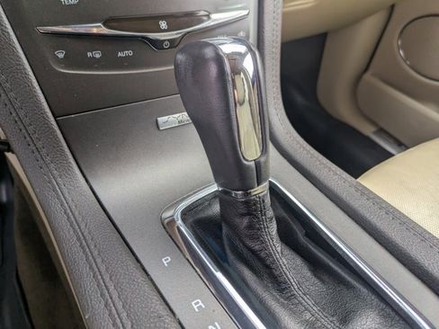 Used 2013 Lincoln MKT AWD image 11