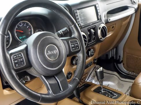 Used 2015 Jeep Wrangler Unlimited Sahara w/ Dual Top Group AWD/4WD image 15