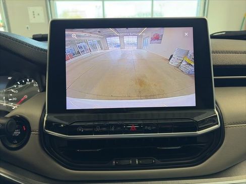 Used 2024 Jeep Compass Limited image 23