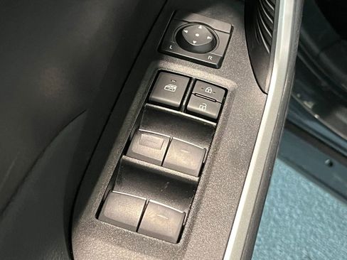 Used 2025 Toyota RAV4 XLE AWD/4WD image 31