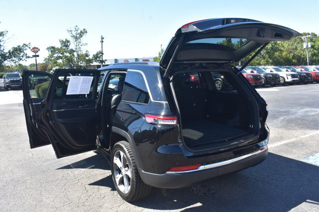 Used 2024 Jeep Grand Cherokee Limited w/ Trailer Tow Package AWD/4WD image 17