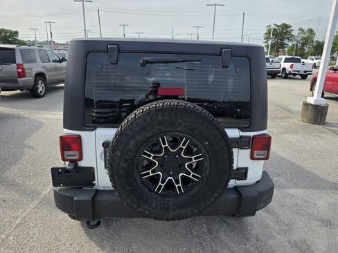 Used 2018 Jeep Wrangler Sport AWD/4WD image 3