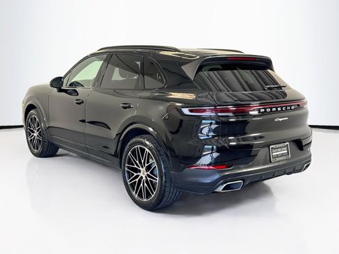 Certified 2025 Porsche Cayenne image 3