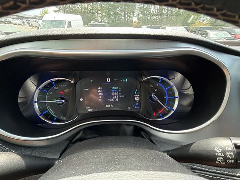 Used 2019 Chrysler Pacifica Limited w/ S Appearance Package FWD image 30