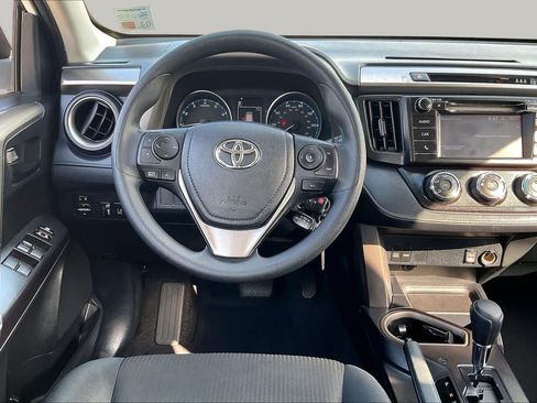 Used 2018 Toyota RAV4 LE FWD image 6