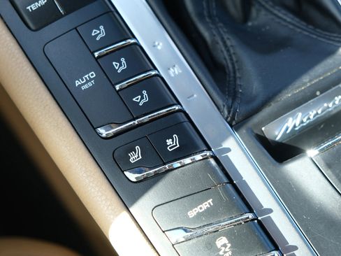 Used 2017 Porsche Macan image 33