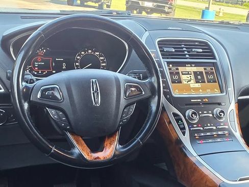 Used 2017 Lincoln MKX Select w/ Select Plus Package AWD/4WD image 18