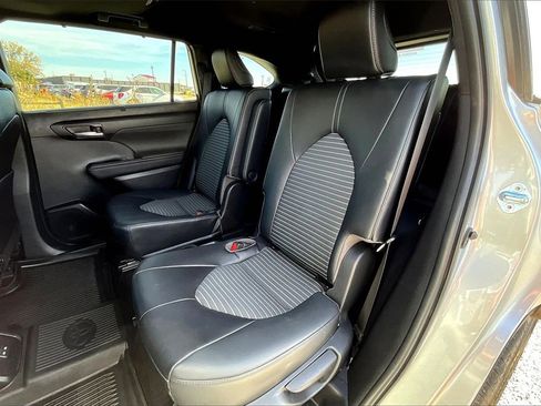 Used 2023 Toyota Highlander XSE image 21