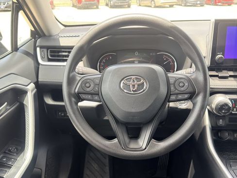 Used 2025 Toyota RAV4 XLE FWD image 14