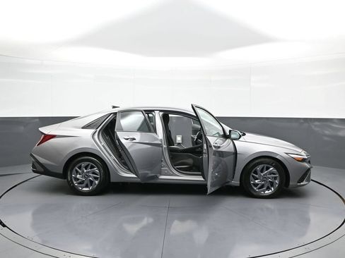 Certified 2024 Hyundai Elantra SEL FWD image 41