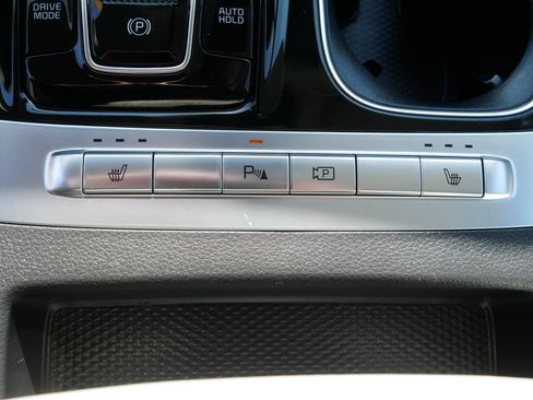 Certified 2024 Kia Carnival EX image 31