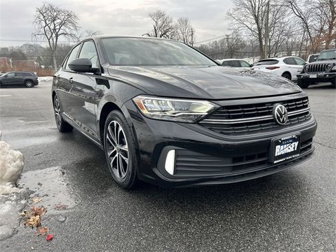 Used 2023 Volkswagen Jetta Sport image 2