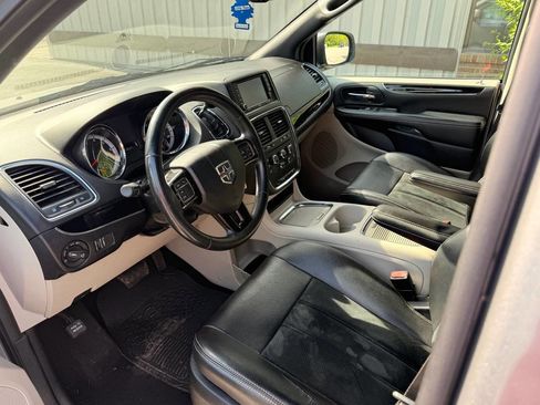 Used 2018 Dodge Grand Caravan SXT FWD image 9