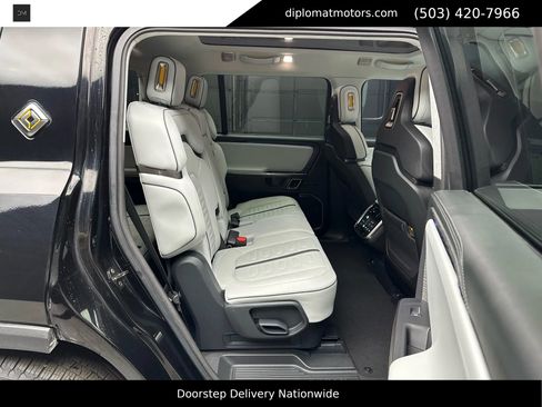 Used 2023 Rivian R1S Adventure image 21