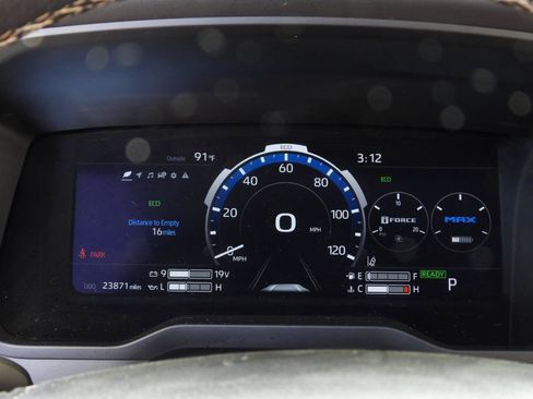 Used 2023 Toyota Sequoia Capstone AWD/4WD image 91