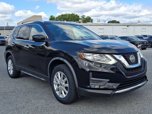Used 2018 Nissan Rogue SV w/ Premium Package AWD/4WD image 3