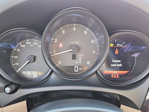 Used 2022 Porsche Macan image 32