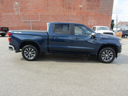 Used 2023 Chevrolet Silverado 1500 LT image 2