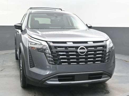 New 2026 Nissan Pathfinder Platinum FWD image 2