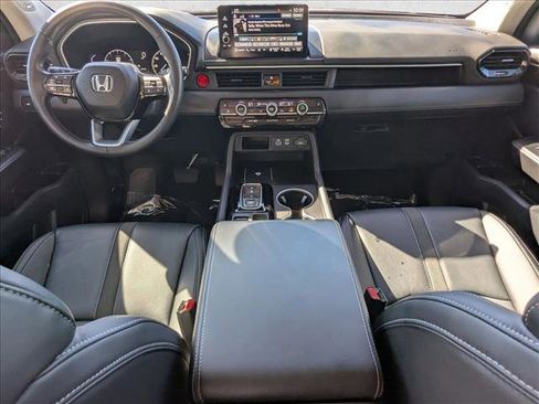 Used 2025 Honda Pilot Touring image 16