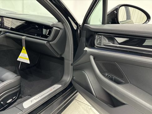 Certified 2025 Porsche Panamera 4 AWD/4WD image 21