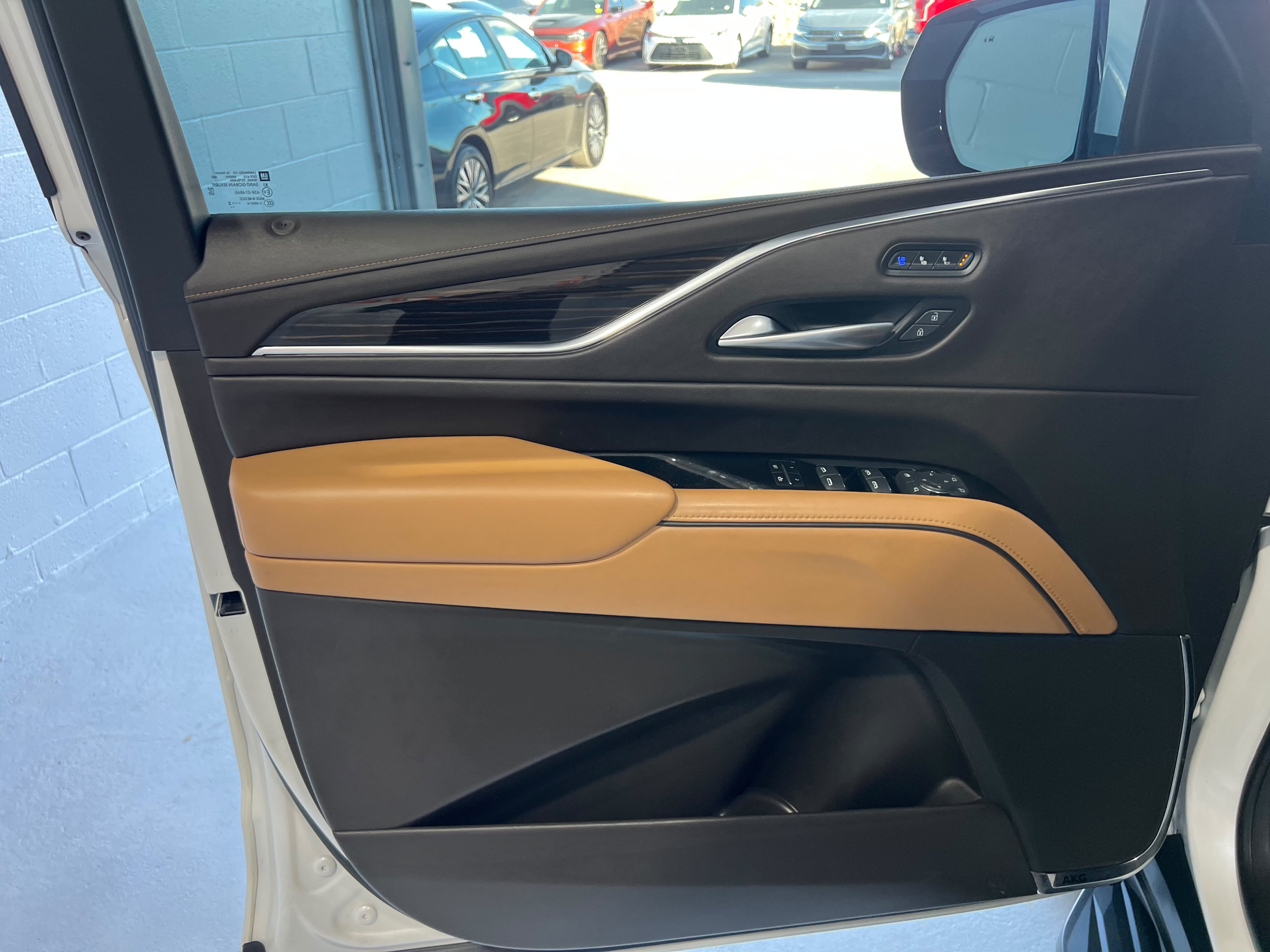 Used 2022 Cadillac Escalade Premium Luxury AWD/4WD image 8