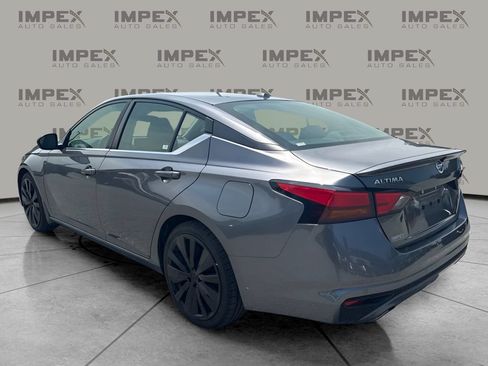 Used 2021 Nissan Altima 2.5 SR w/ SR Premium Package FWD image 2