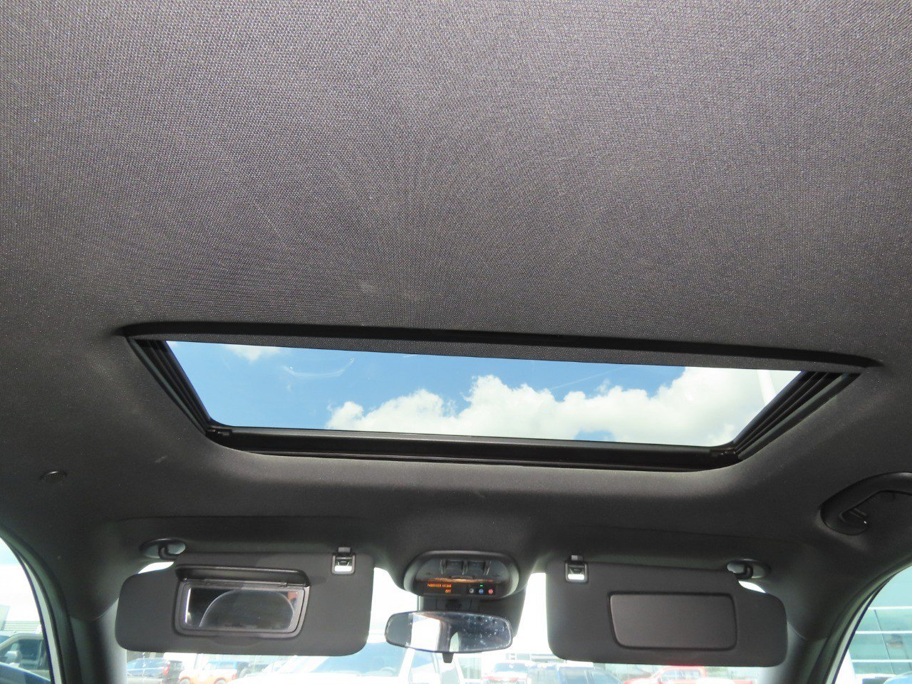 Used 2025 Chevrolet Trax RS w/ Sunroof Package FWD image 22