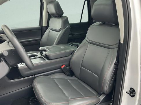 Used 2025 Ford Expedition Active AWD/4WD image 14
