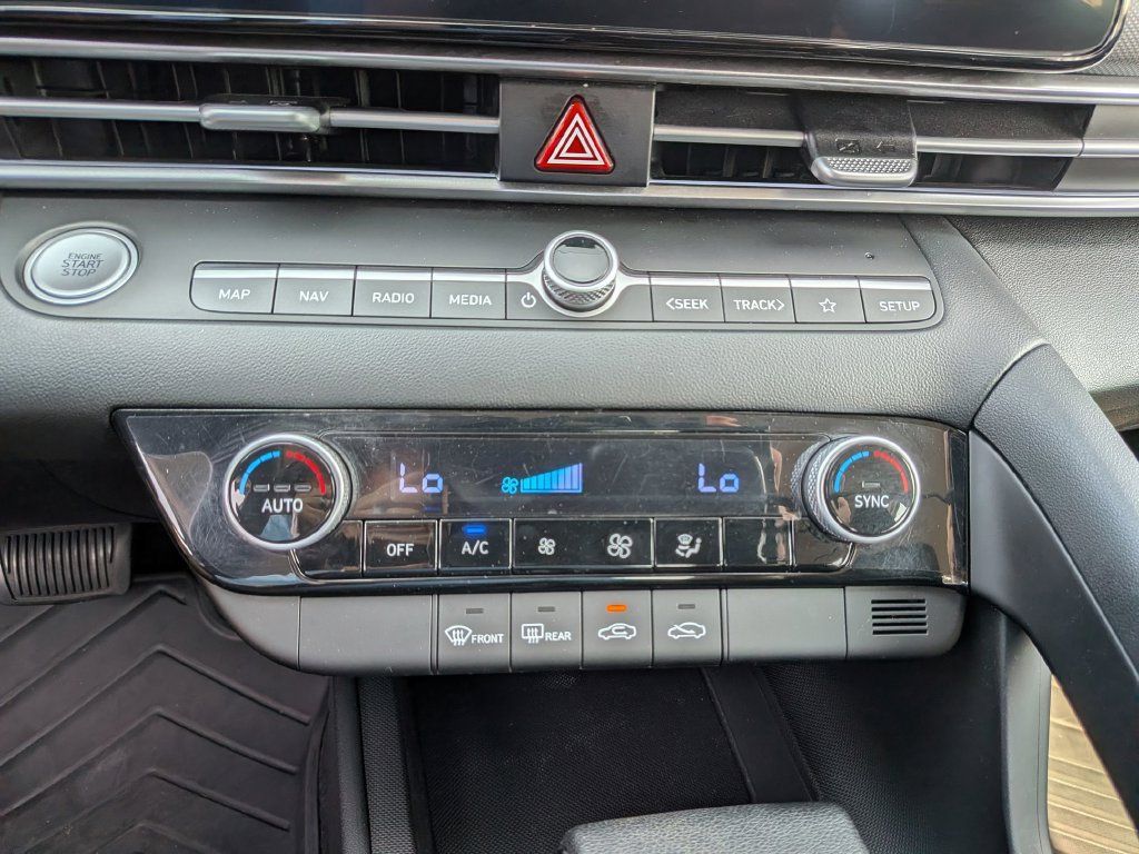 Used 2024 Hyundai Elantra SEL FWD image 22
