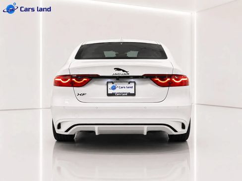 Used 2021 Jaguar XF SE RWD image 4