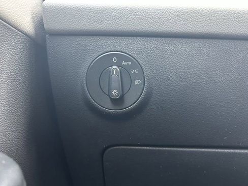 Certified 2023 Volkswagen Taos SE w/ Black Wheel Package FWD image 19