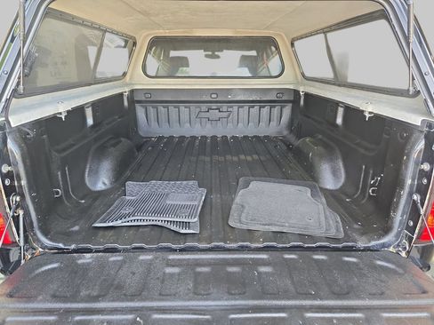 Used 2018 Chevrolet Silverado 1500 Custom w/ Custom Value Package AWD/4WD image 15