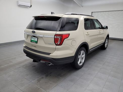 Used 2018 Ford Explorer XLT FWD image 9